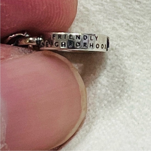 Pandora Spider-Man charm - Picture 8 of 12